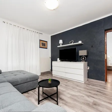 Sara-andrea Apartment *