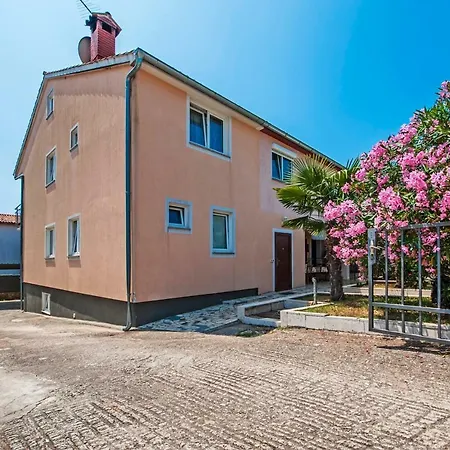 Sara-andrea Lejlighed *